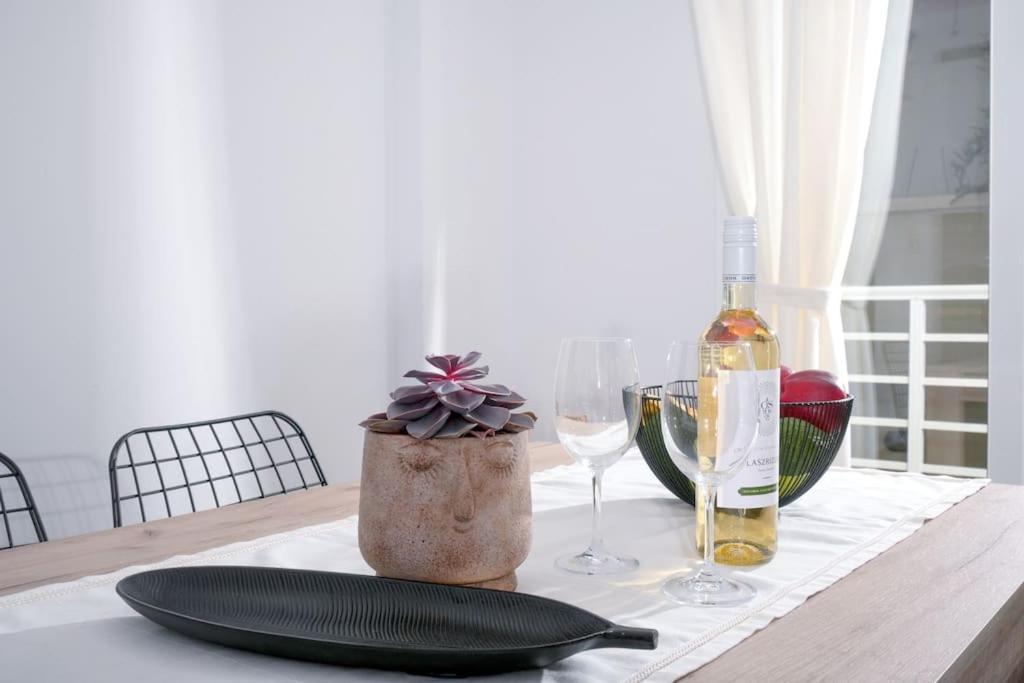 Marie'S Luxury City Center Apartment Iraklion Buitenkant foto