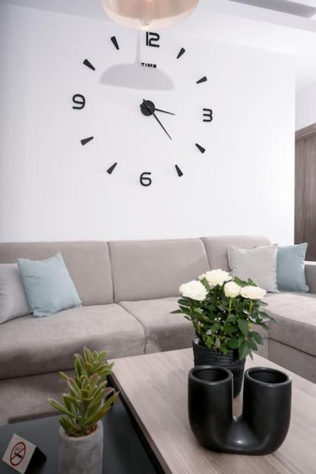 Marie'S Luxury City Center Apartment Iraklion Buitenkant foto
